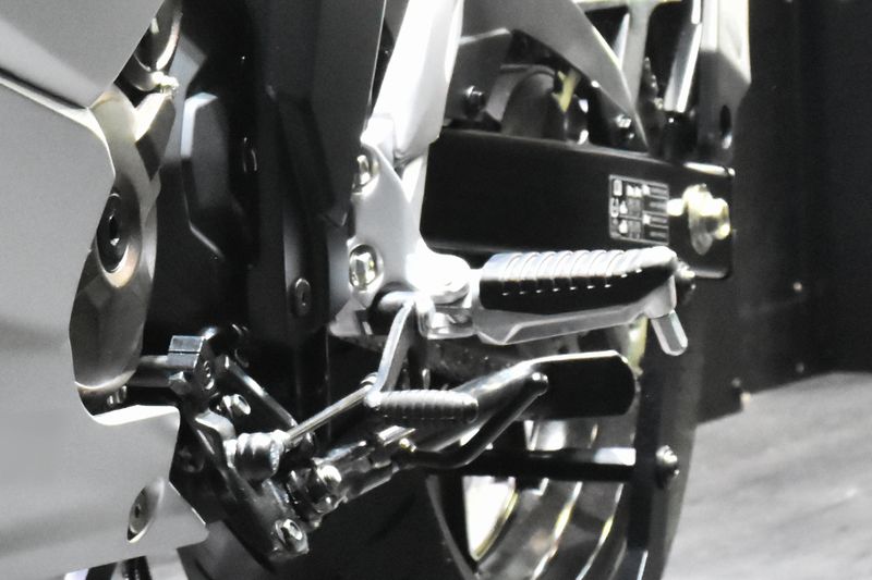 新素材新作 シフトペダルカバー バイク 汎用 ミッション ギアチェンジ 靴 保護 黒 ラバー